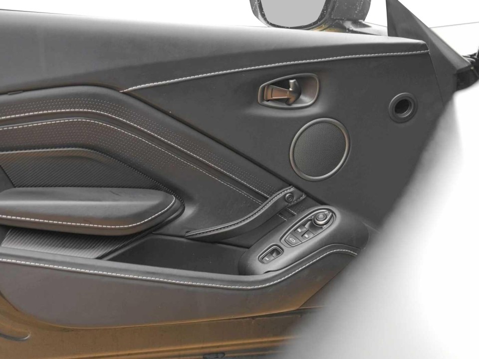 Aston Martin Vantage V8 Roadster - foto 21