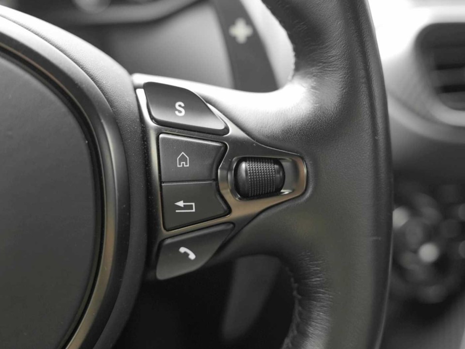 Aston Martin Vantage V8 Roadster - foto 15