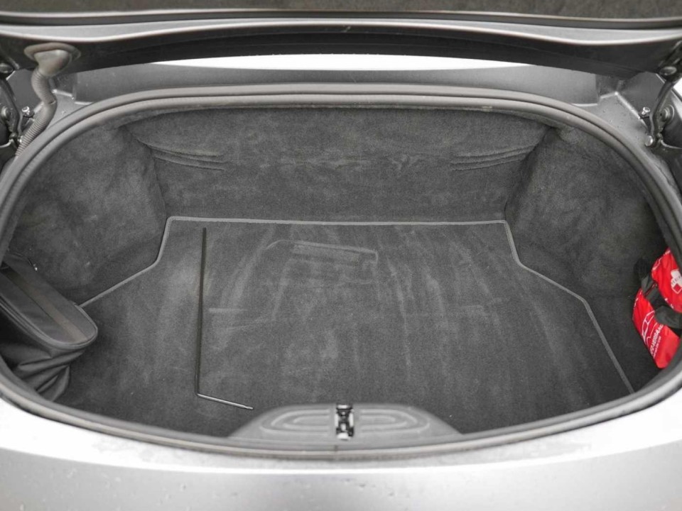 Aston Martin Vantage V8 Roadster - foto 29