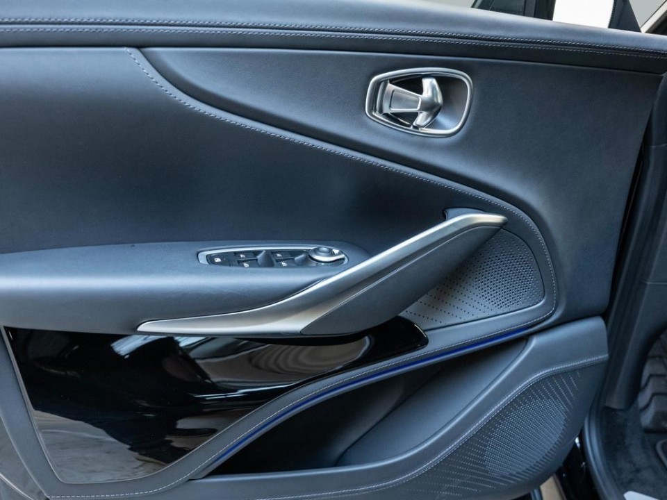 Aston Martin DBX - foto 14