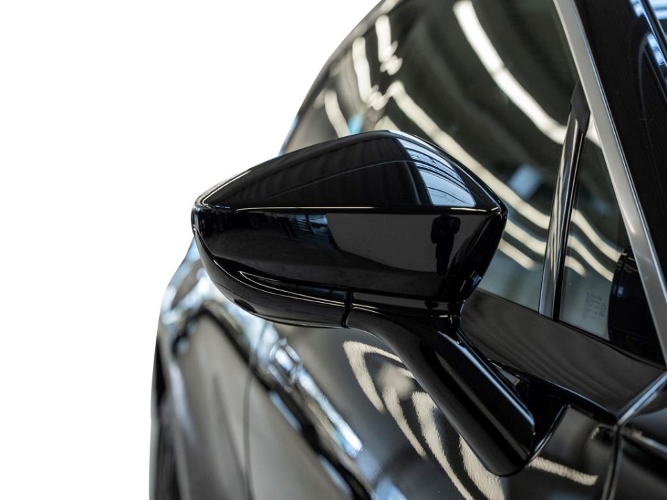 Aston Martin DBX - foto 16