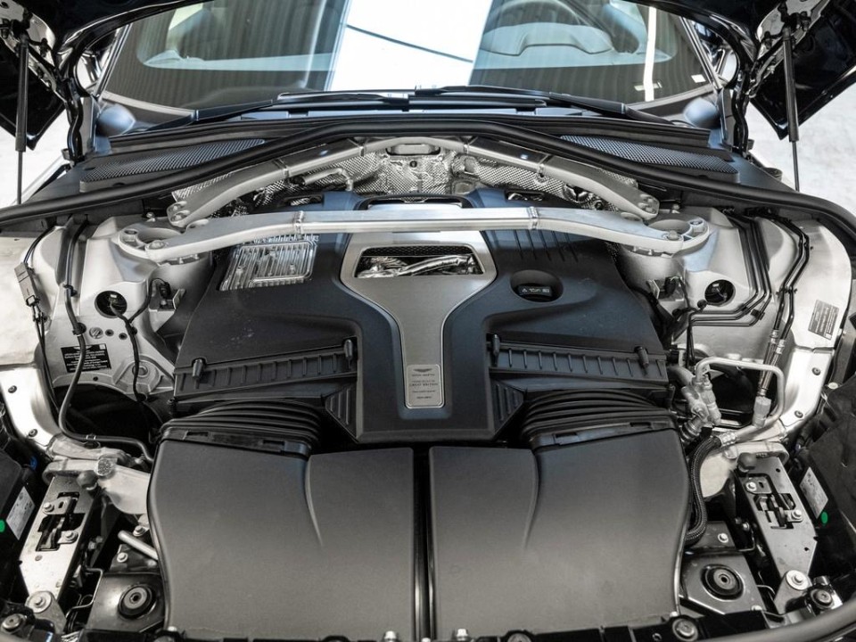 Aston Martin DBX - foto 22