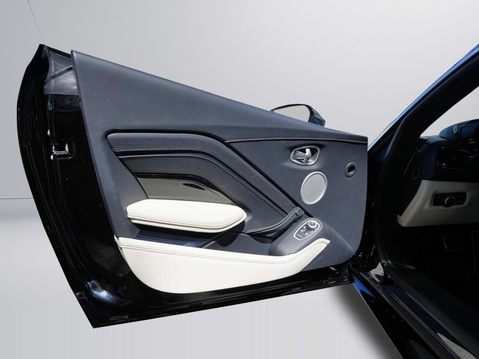 Aston Martin Vantage V8 - foto 17
