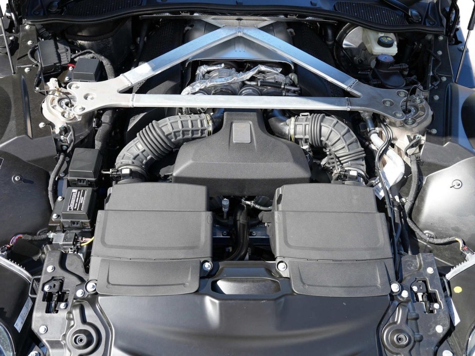 Aston Martin Vantage V8 - foto 19