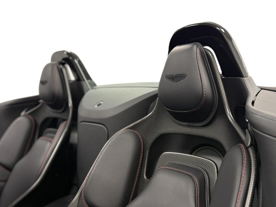 Aston Martin Vantage V12 Roadster - foto 26