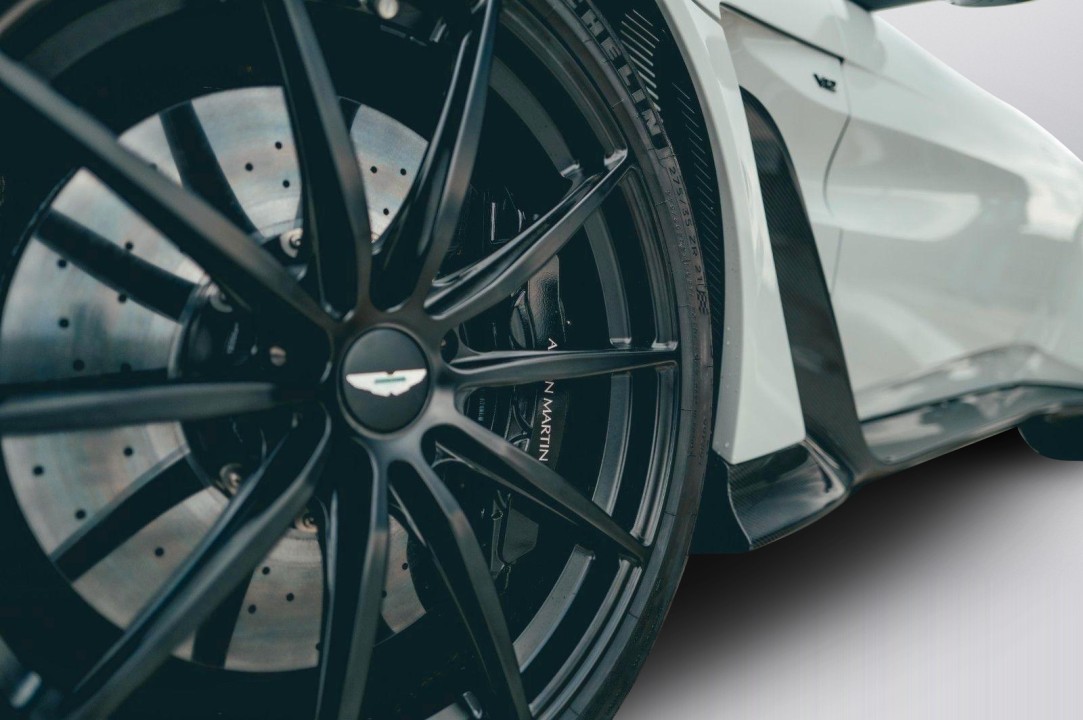 Aston Martin Vantage V12 Roadster - foto 20