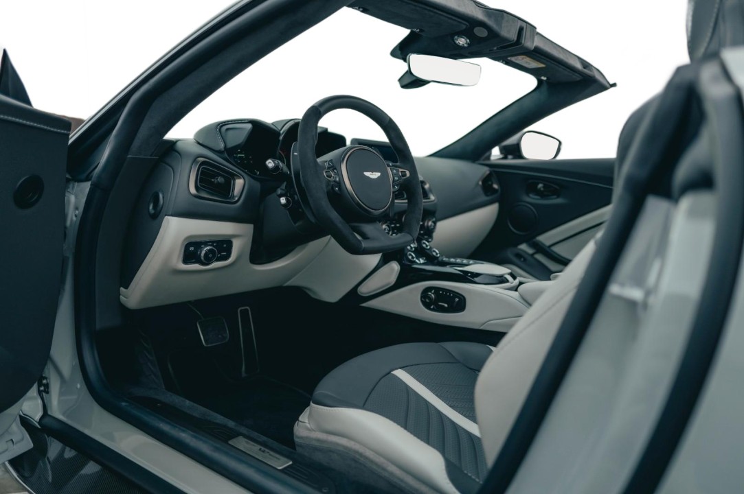 Aston Martin Vantage V12 Roadster - foto 10