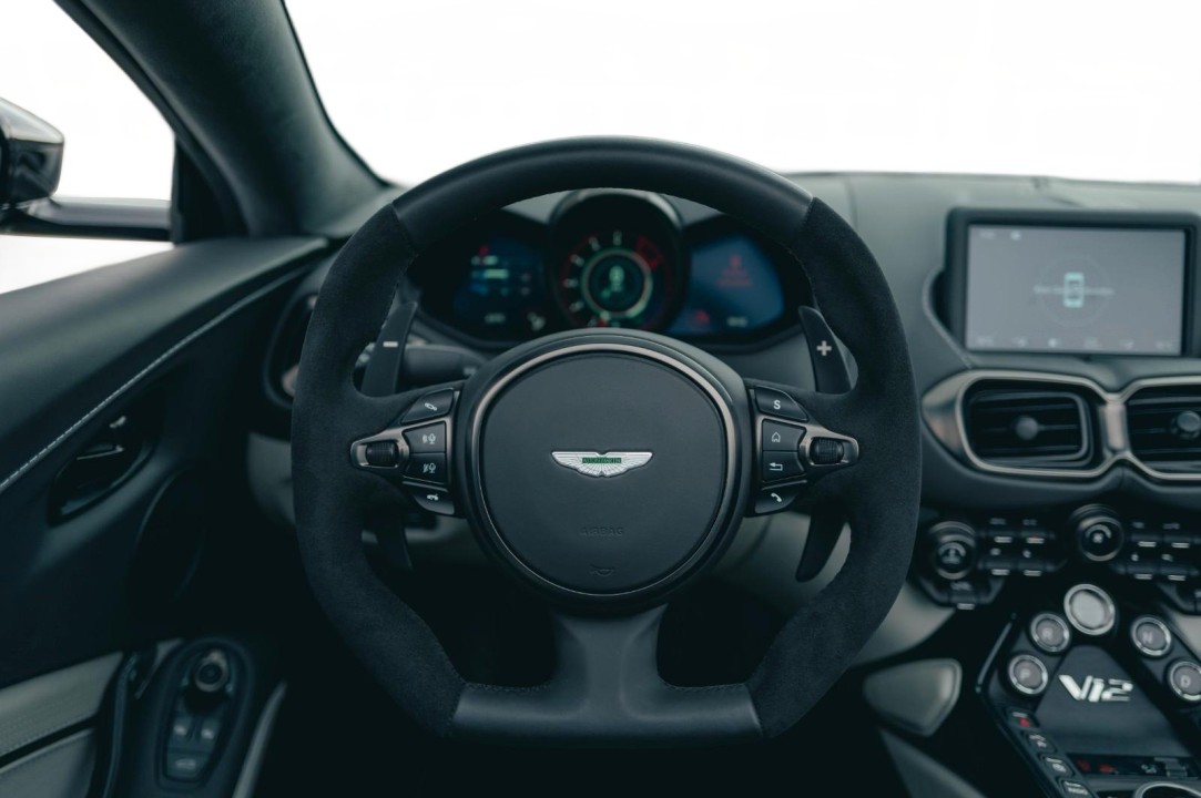 Aston Martin Vantage V12 Roadster - foto 11