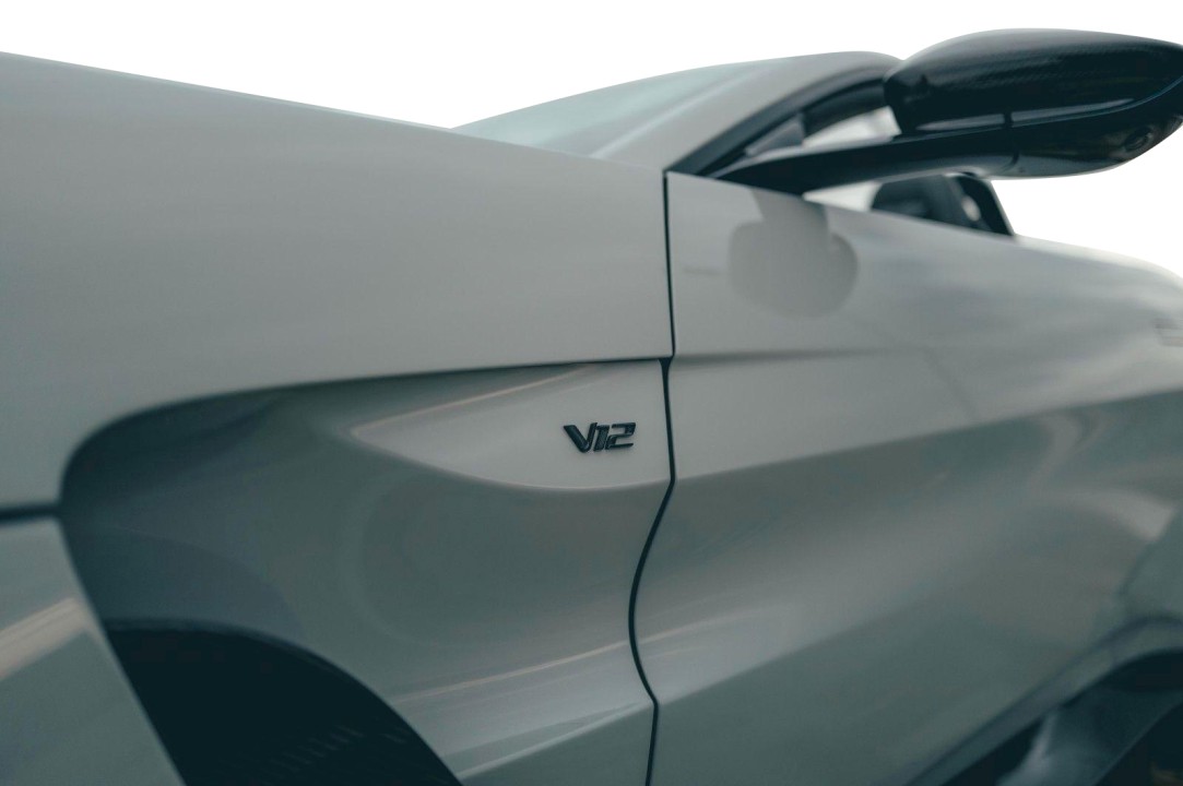 Aston Martin Vantage V12 Roadster - foto 13