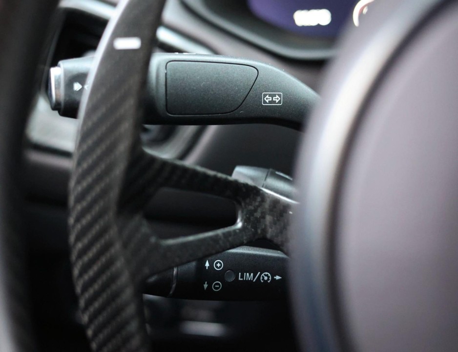 Aston Martin Vantage V12 - foto 16