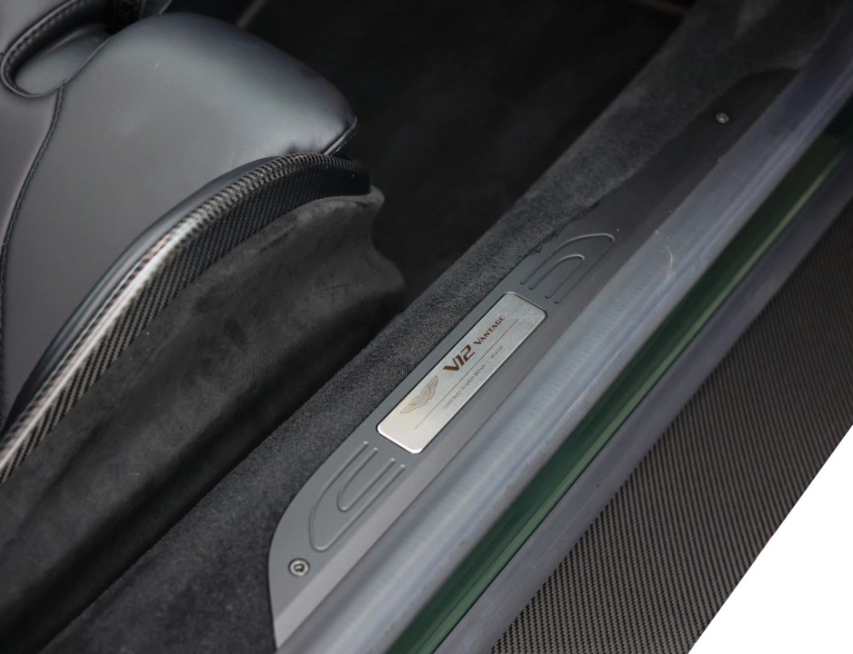 Aston Martin Vantage V12 - foto 24