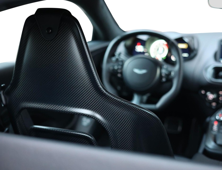 Aston Martin Vantage V12 - foto 11