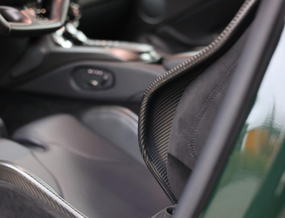 Aston Martin Vantage V12 - foto 17