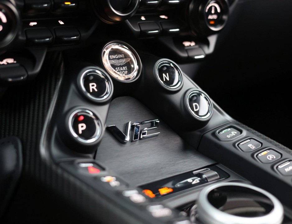 Aston Martin Vantage V12 - foto 20