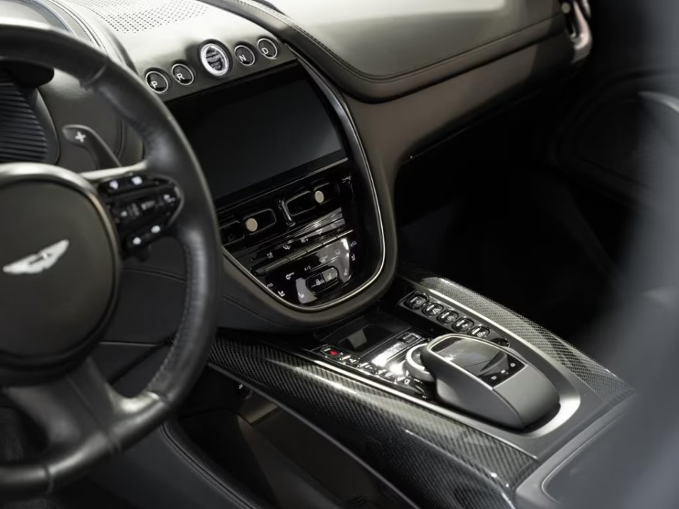 Aston Martin DBX - foto 8