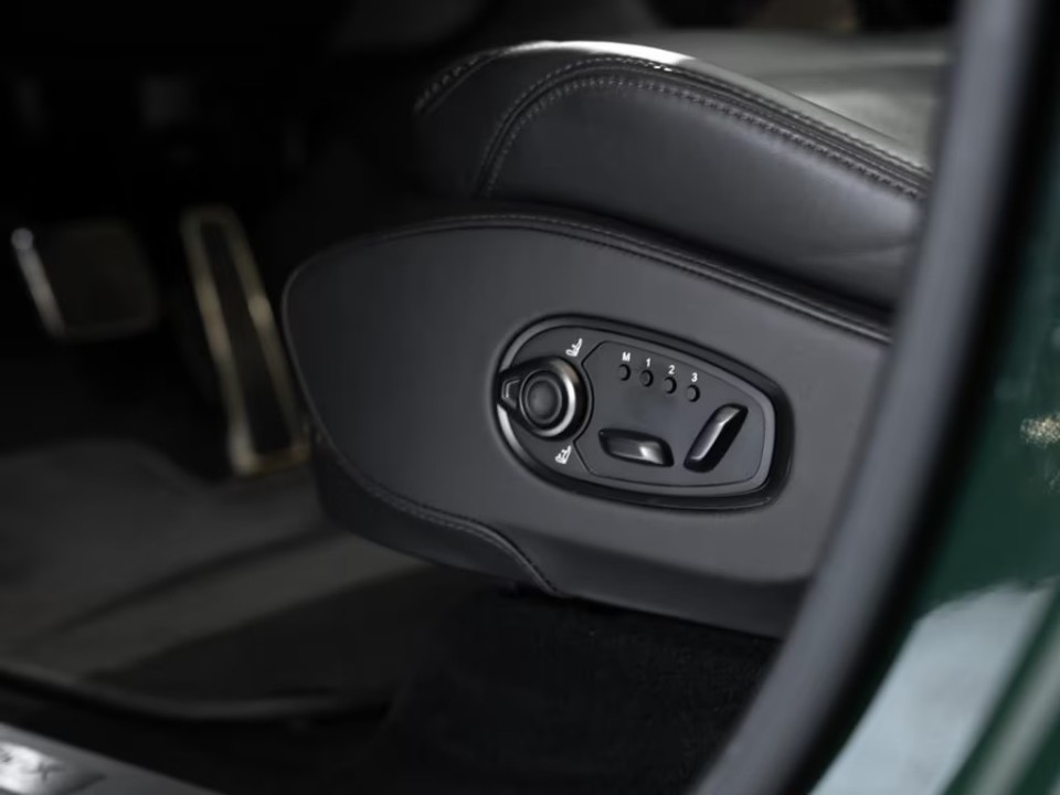 Aston Martin DBX - foto 15