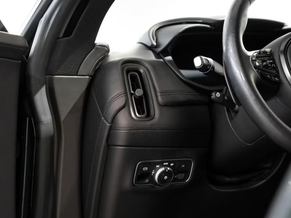 Aston Martin DBX - foto 9