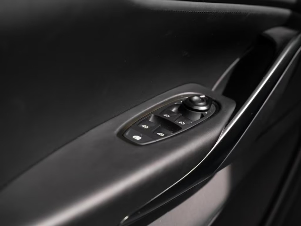 Aston Martin DBX - foto 13