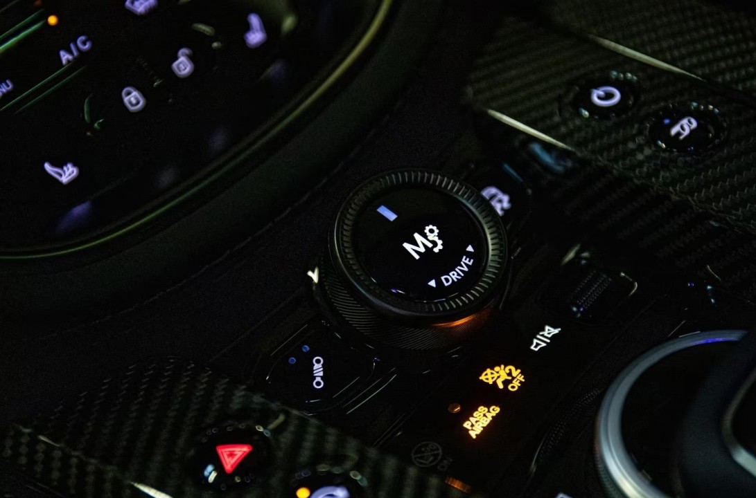 Aston Martin DBX 707 - foto 13