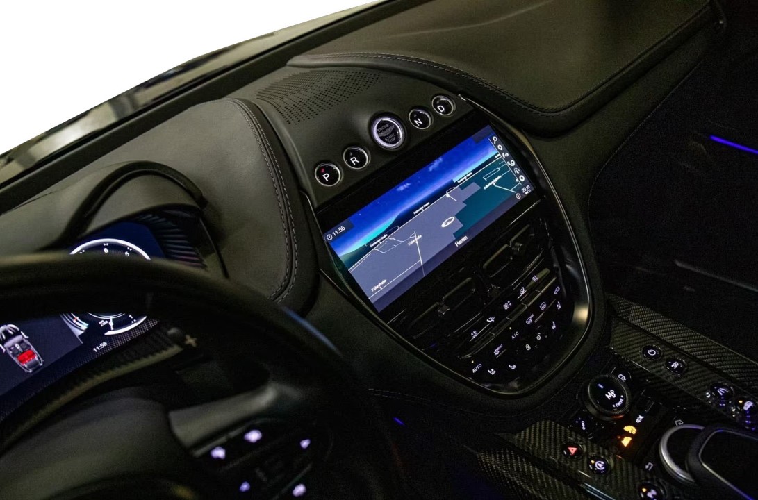 Aston Martin DBX 707 - foto 12