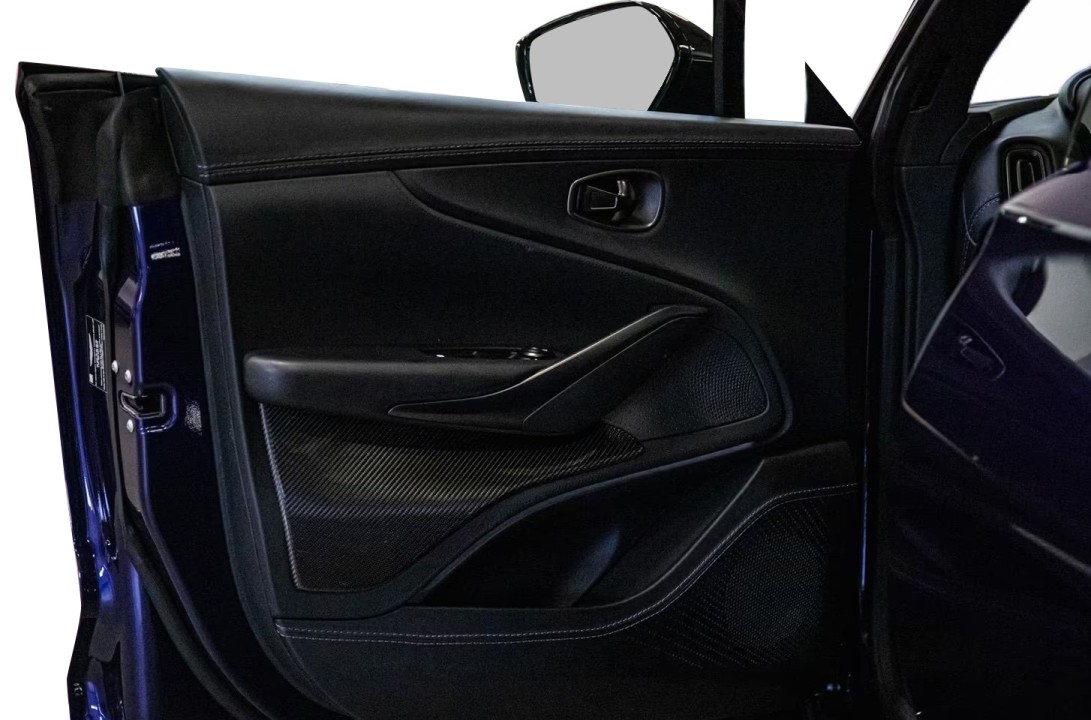 Aston Martin DBX 707 - foto 16