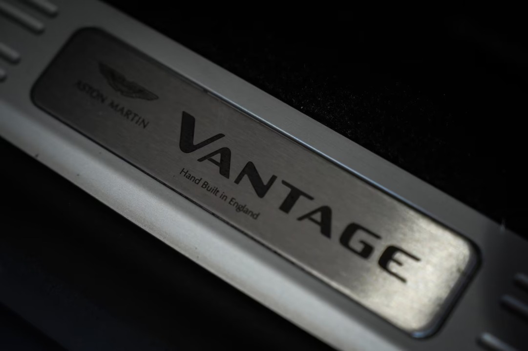 Aston Martin Vantage V8 - foto 18