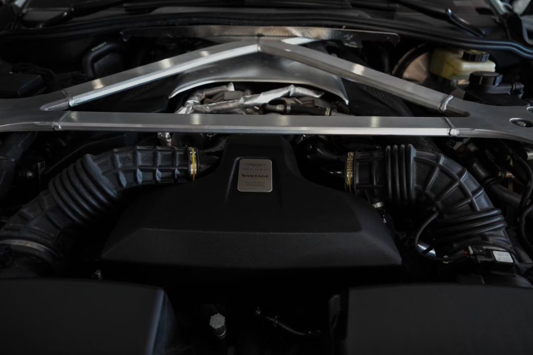 Aston Martin Vantage V8 - foto 24