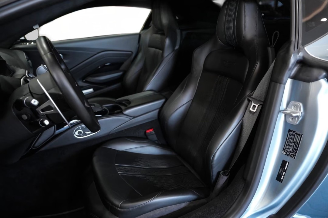 Aston Martin Vantage V8 - foto 10