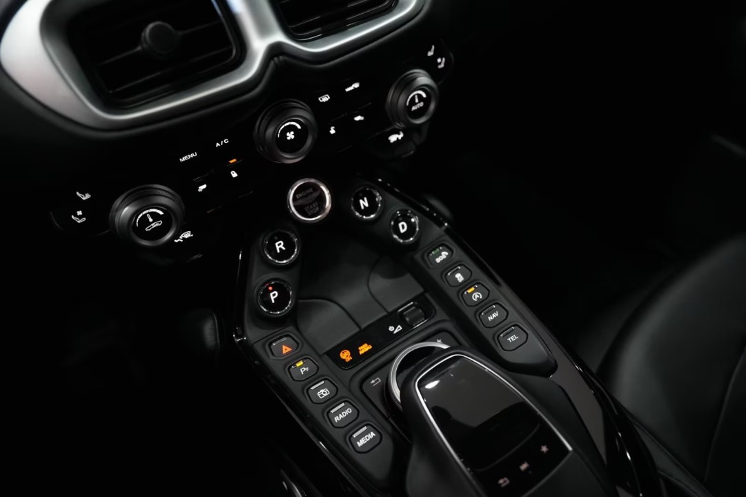 Aston Martin Vantage V8 - foto 13