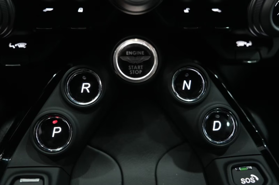 Aston Martin Vantage V8 - foto 12