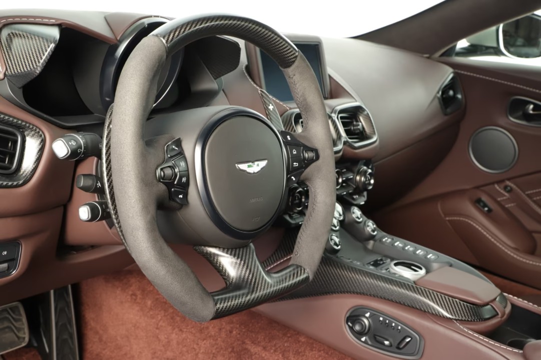 Aston Martin Vantage V8 - foto 6