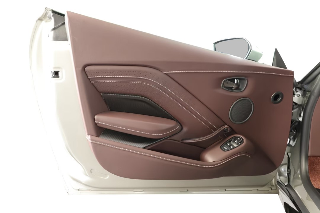 Aston Martin Vantage V8 - foto 16