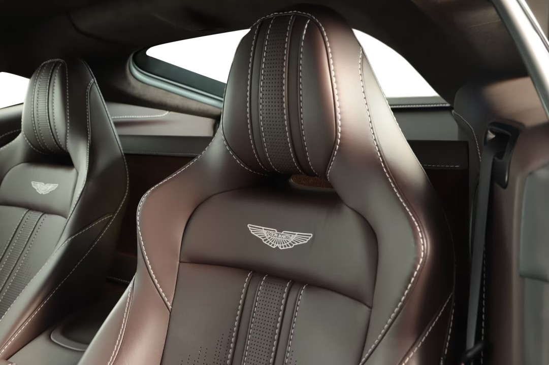 Aston Martin Vantage V8 - foto 14