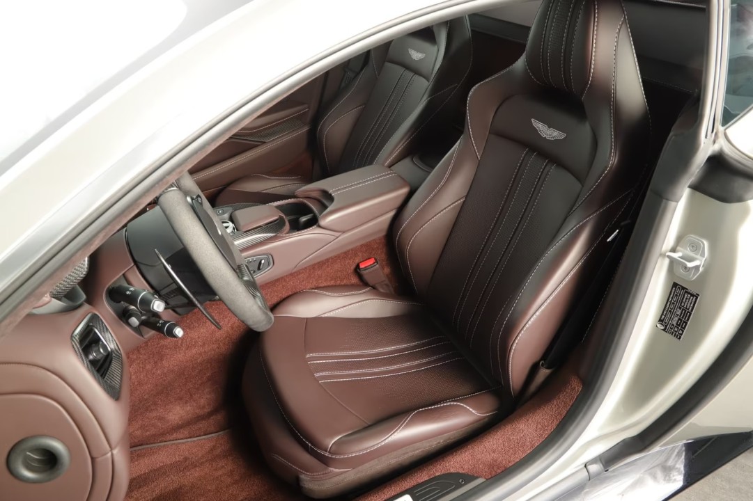 Aston Martin Vantage V8 - foto 8