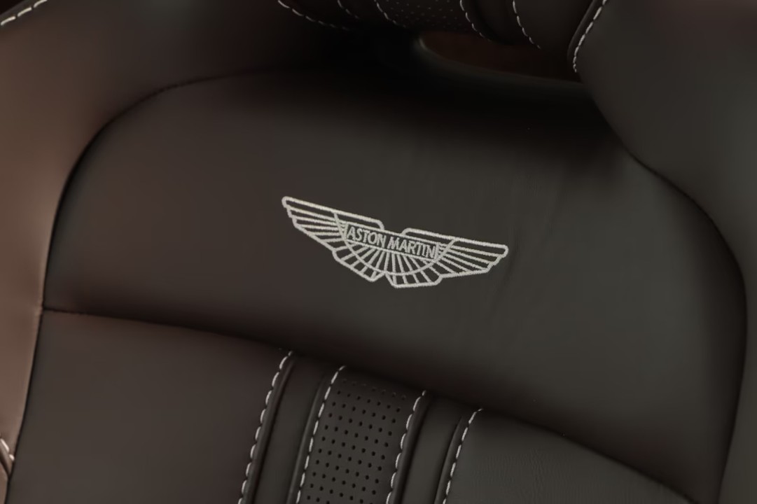 Aston Martin Vantage V8 - foto 15