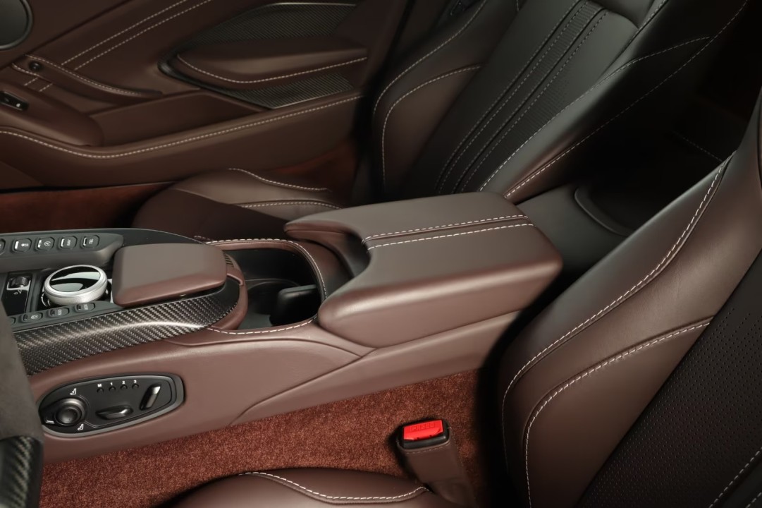 Aston Martin Vantage V8 - foto 13