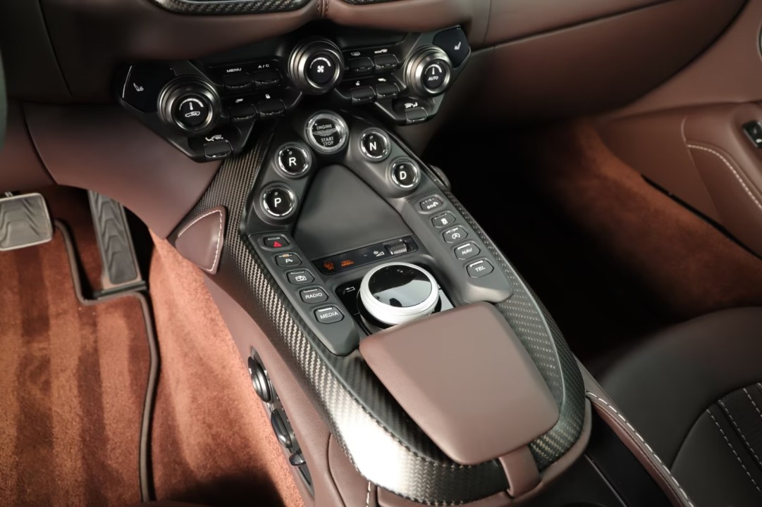 Aston Martin Vantage V8 - foto 11