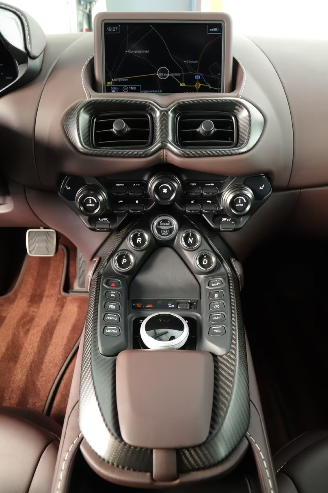 Aston Martin Vantage V8 - foto 12