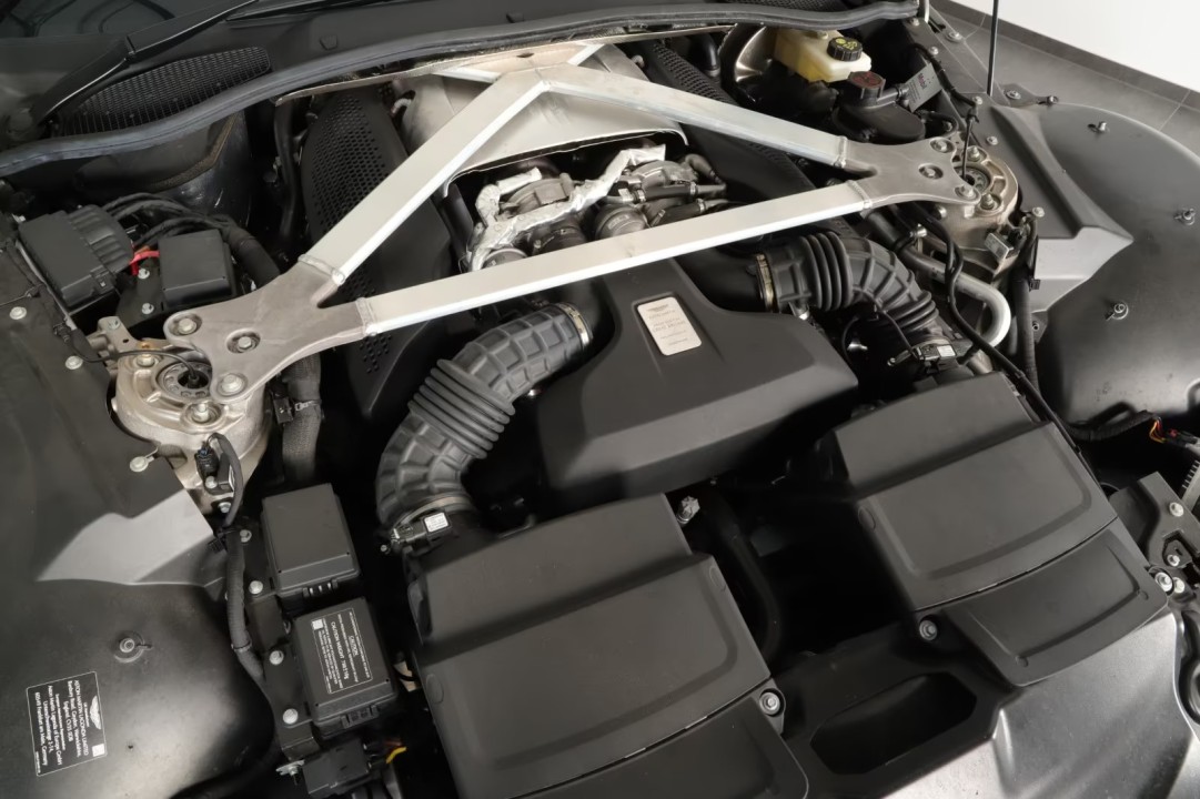 Aston Martin Vantage V8 - foto 19