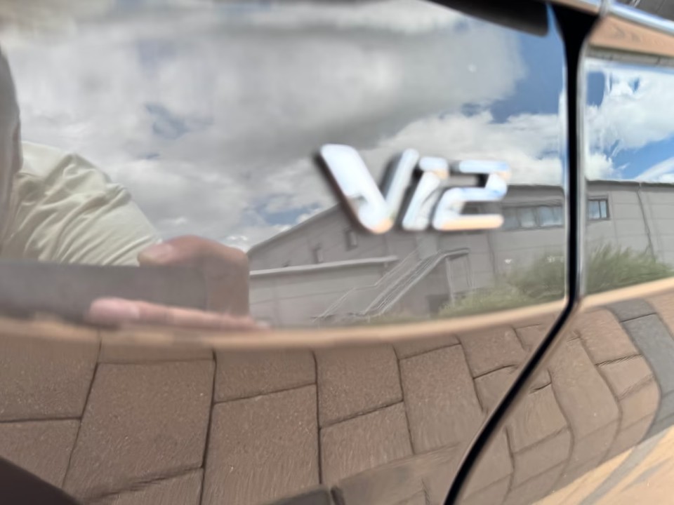 Aston Martin Vantage V12 Roadster - foto 12