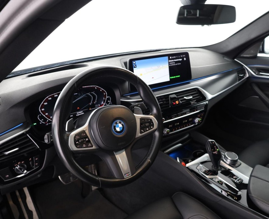 BMW Seria 5 530e xDrive M-Sport - foto 11