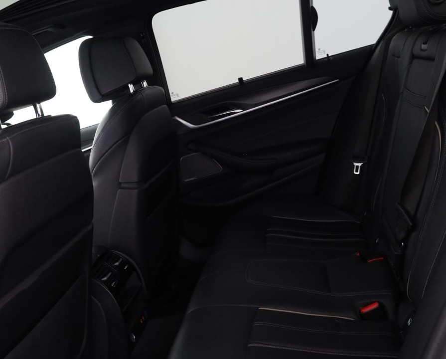 BMW Seria 5 530e xDrive M-Sport - foto 10