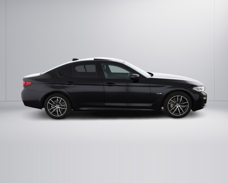 BMW Seria 5 530e xDrive M-Sport (2)