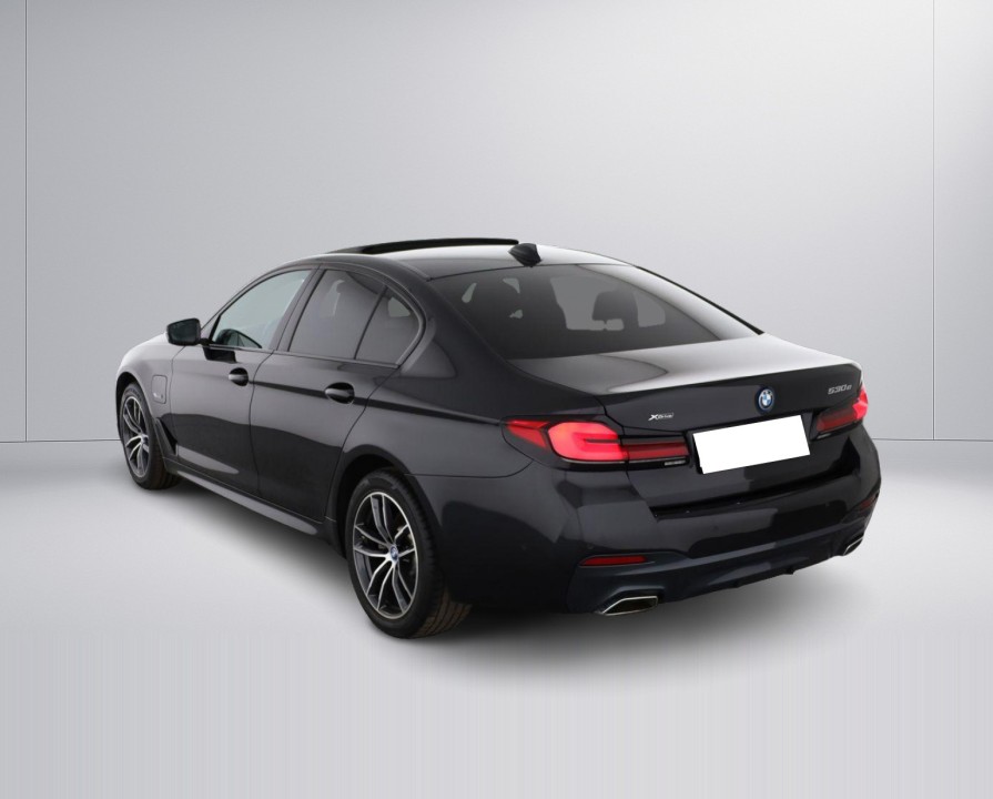 BMW Seria 5 530e xDrive M-Sport (5)