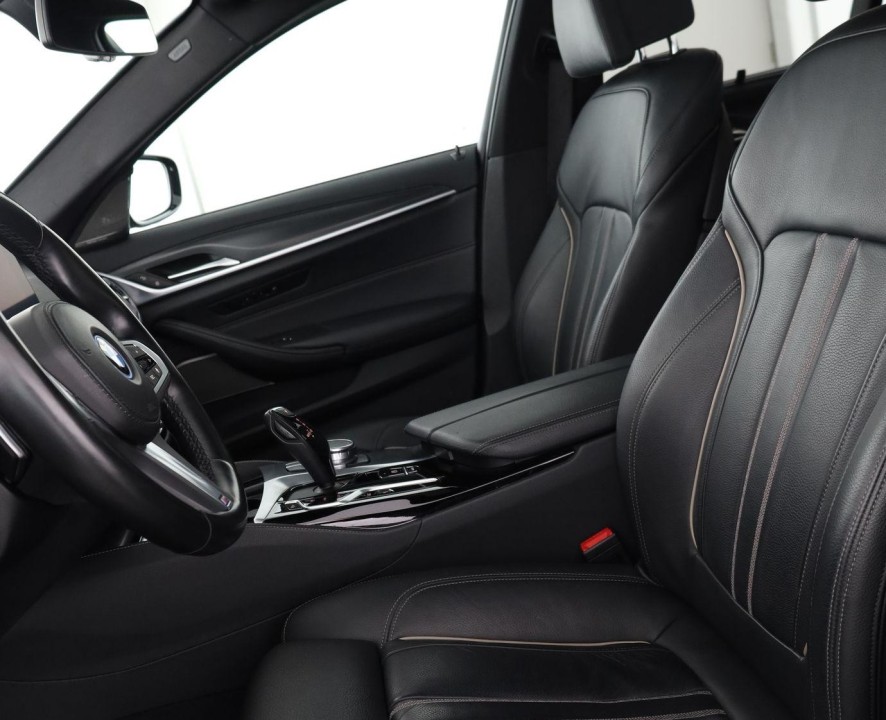 BMW Seria 5 530e xDrive M-Sport - foto 9