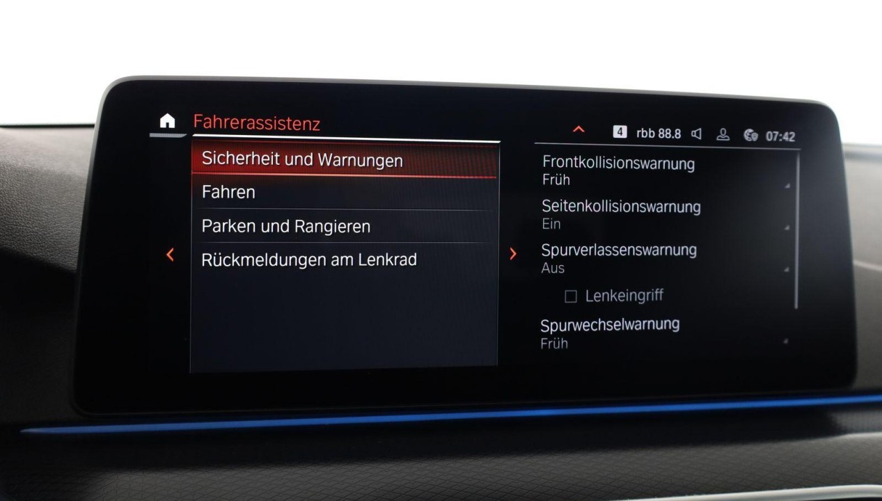 BMW Seria 5 530e xDrive M-Sport - foto 14