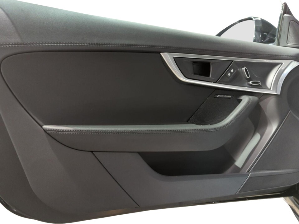 Jaguar F-Type P300 R-Dynamic - foto 13