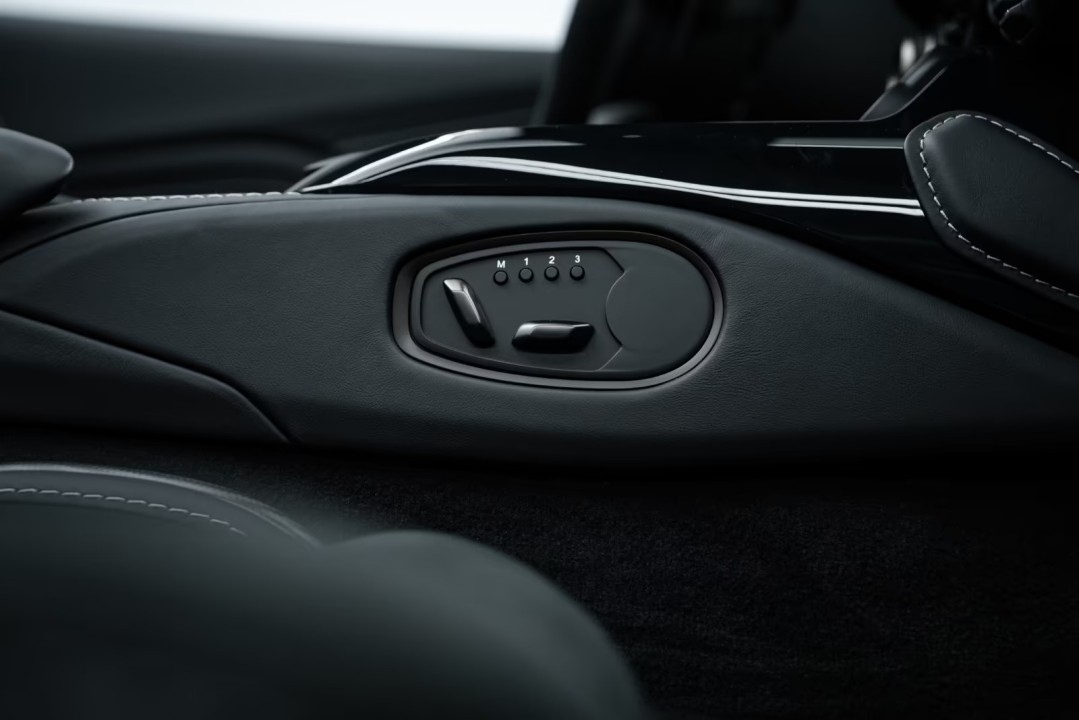 Aston Martin Vantage V12 Roadster - foto 16