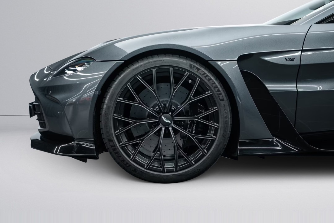 Aston Martin Vantage V12 Roadster - foto 22