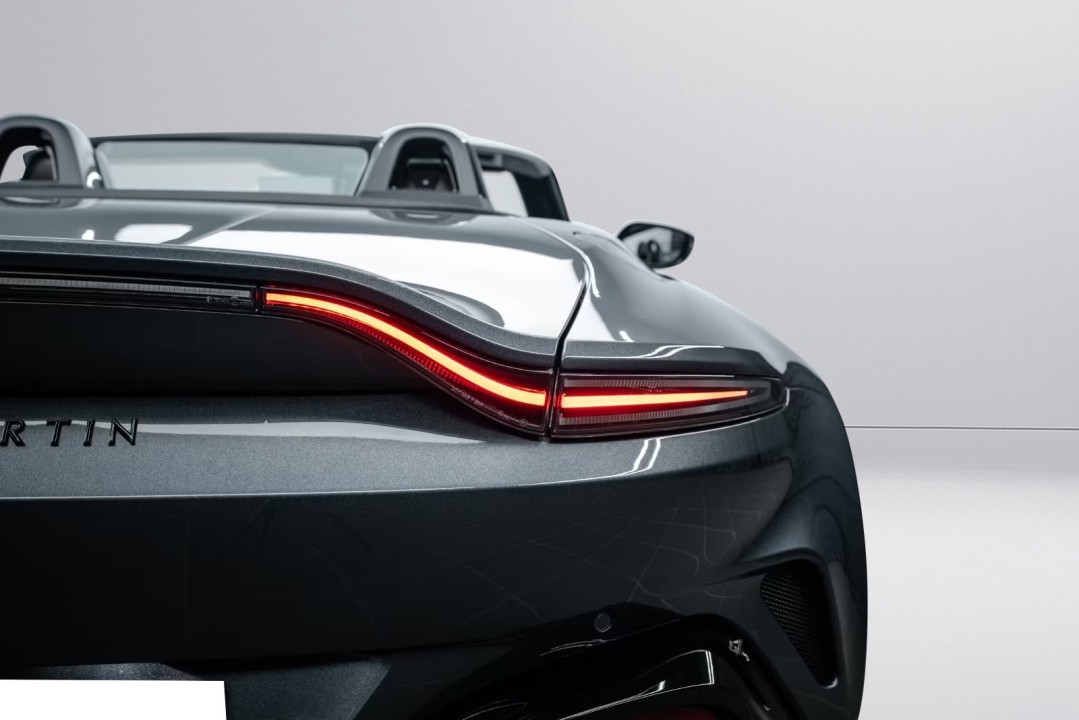 Aston Martin Vantage V12 Roadster - foto 21